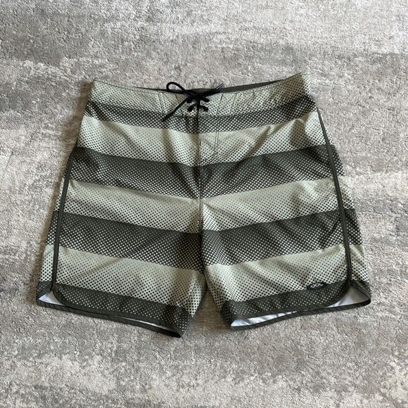 Oakley Board Shorts Mens 36 Performance Fit Swimming Surf Green Swim Trunks - Picture 1 of 7